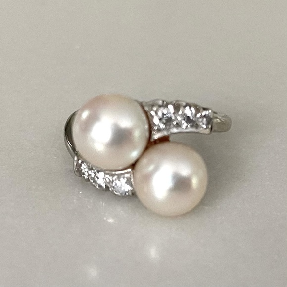 Pearl Diamond Bypass Ring, Sz 5.5, Exc. Cond., Like New. - Picture 4 of 9